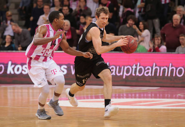 使他在场上 使他在场上